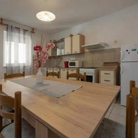 Holiday home Beachfront With Hot Tub, Terrace, And Sea Views In Vinisce